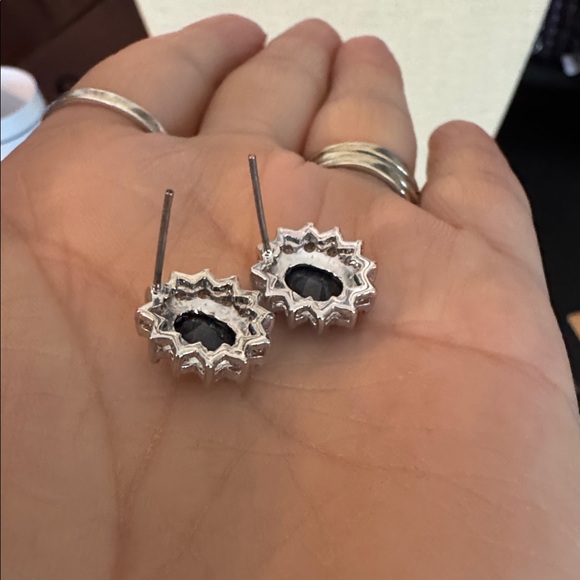 Spinel gemstone Stud Earrings - Picture 5 of 5